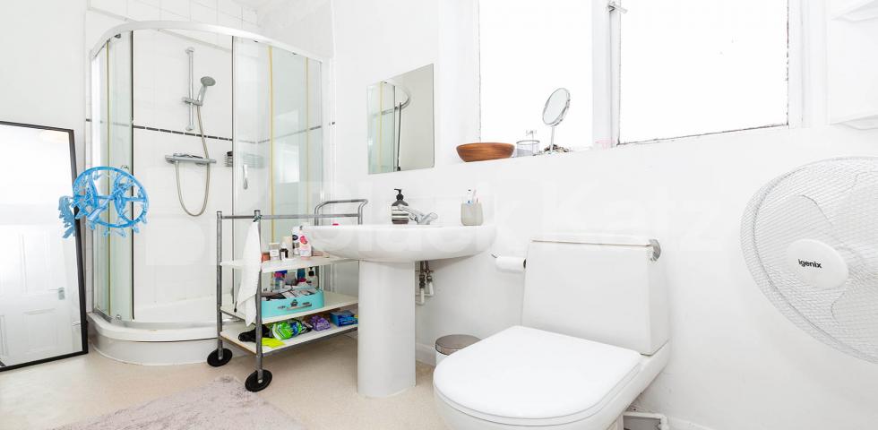 Spacious four bedroom 2 bathroom property set in a period conversion in Camden Agar Grove, Camden